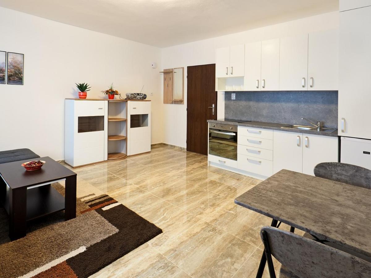 Penzion Kendy Apartment Mistrin Exterior foto